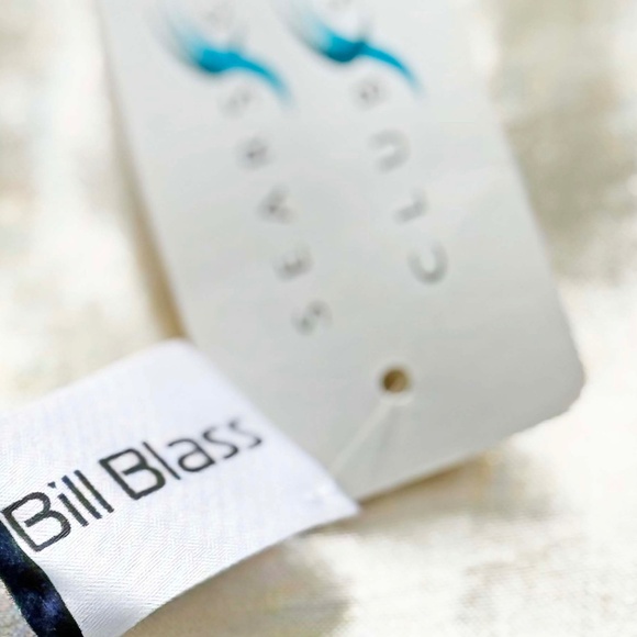 100% PURE SILK SCARF, by BILL BLASS, in NAVY/WHITE, 56 X 13, A RARE FIND, TAGS - Picture 4 of 4